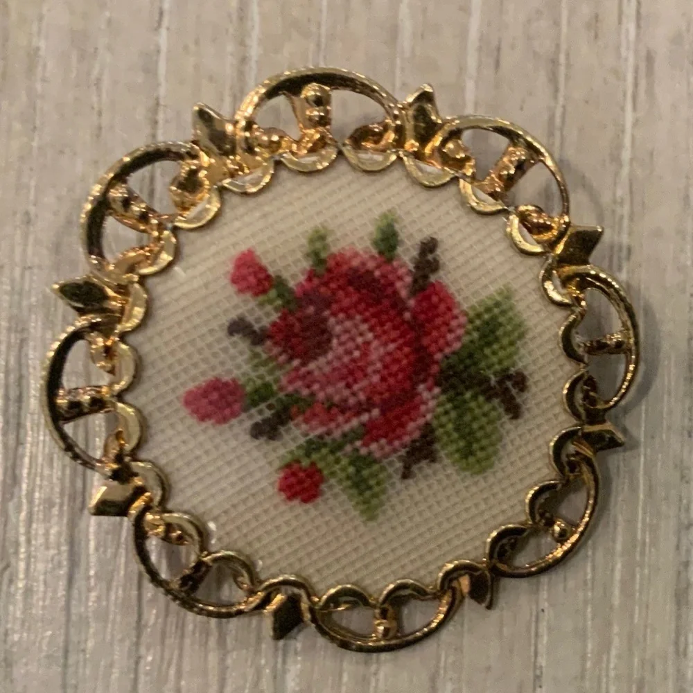 Vintage Victorian Brooch